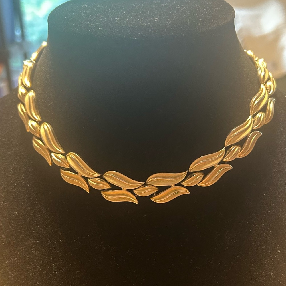 Vintage Trifari possible costume gold leaf link Choker Necklace 16 in